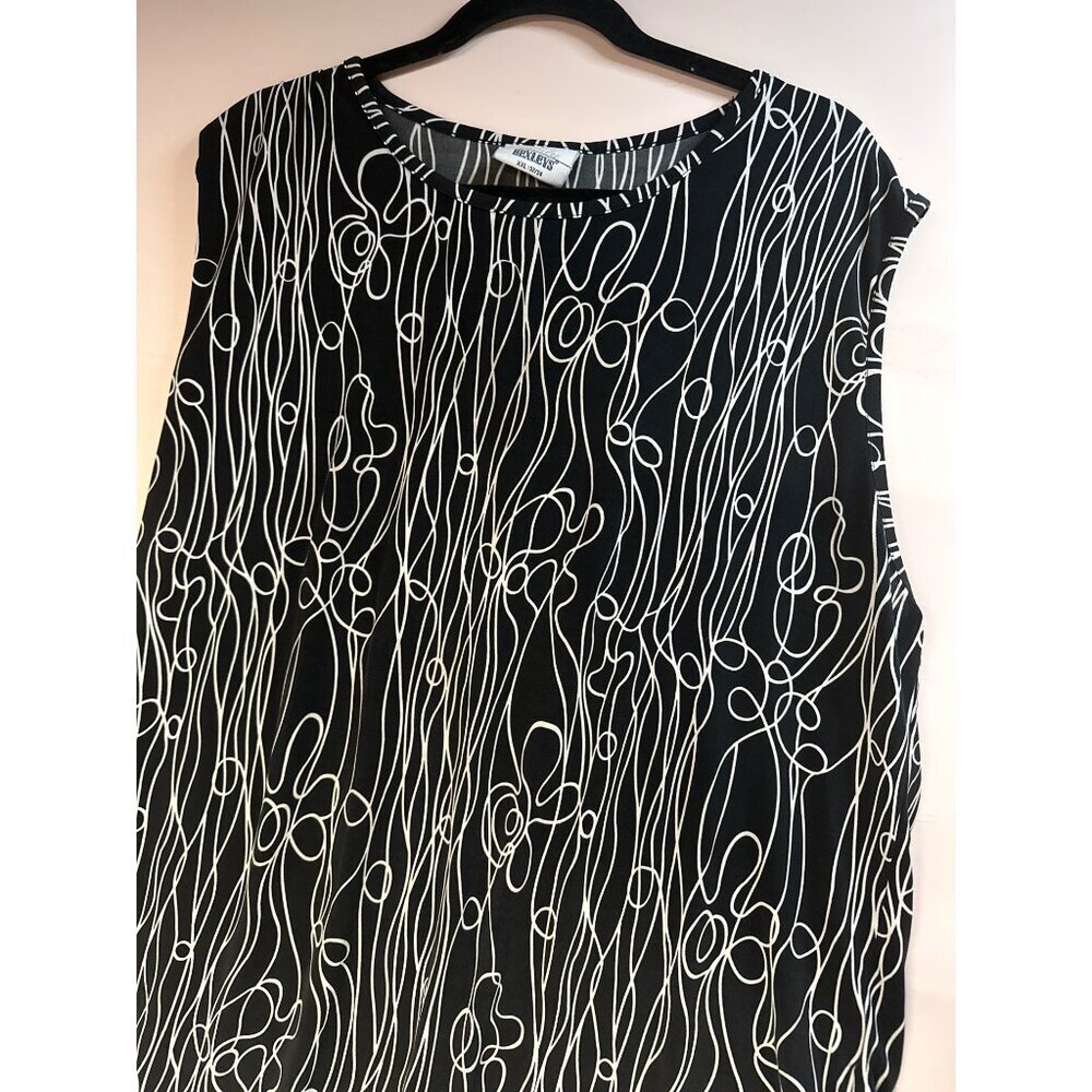 Lady Bexleys Women’s XXL 52/54 Black White Pattern Sleeveless Top Elegant Chic - Picture 7 of 7